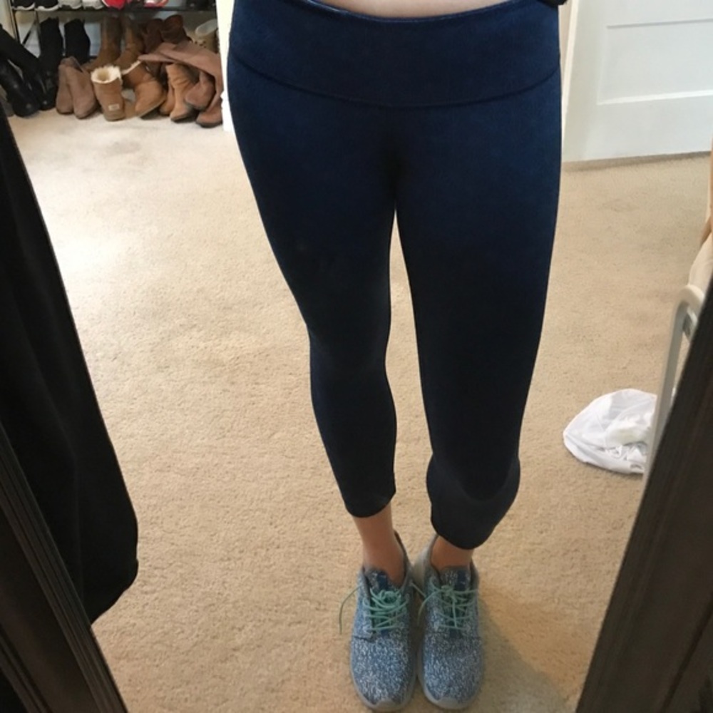 Lululemon wunder under  navy blue print crop 6